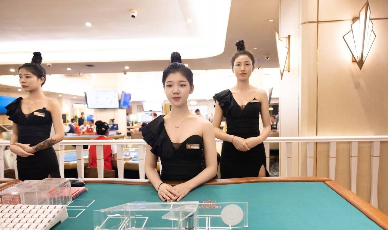 腾龙集团专业服务团队 统一形象严格培训